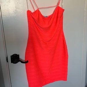 Neon pink dress 💞